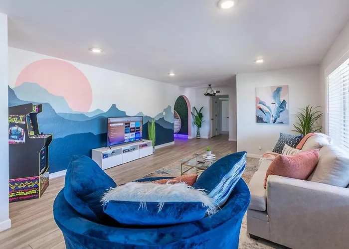Desert Oasis With Pool Mini Golf King Bed Rv Parking Holiday home *