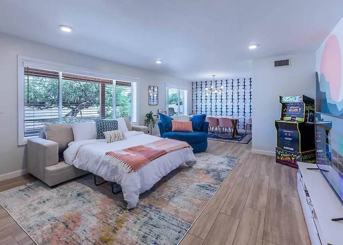 Desert Oasis With Pool Mini Golf King Bed Rv Parking Holiday home Scottsdale